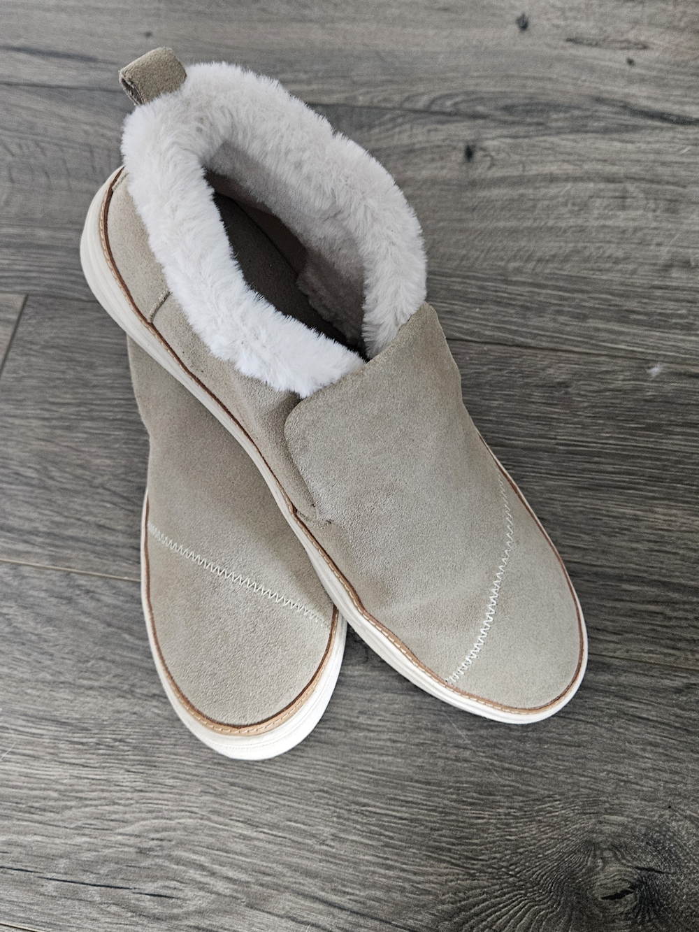Toms Paxton Slip On Booties Sneakers Shoes Sz 10 W Suede Women’s Faux Fur Trim